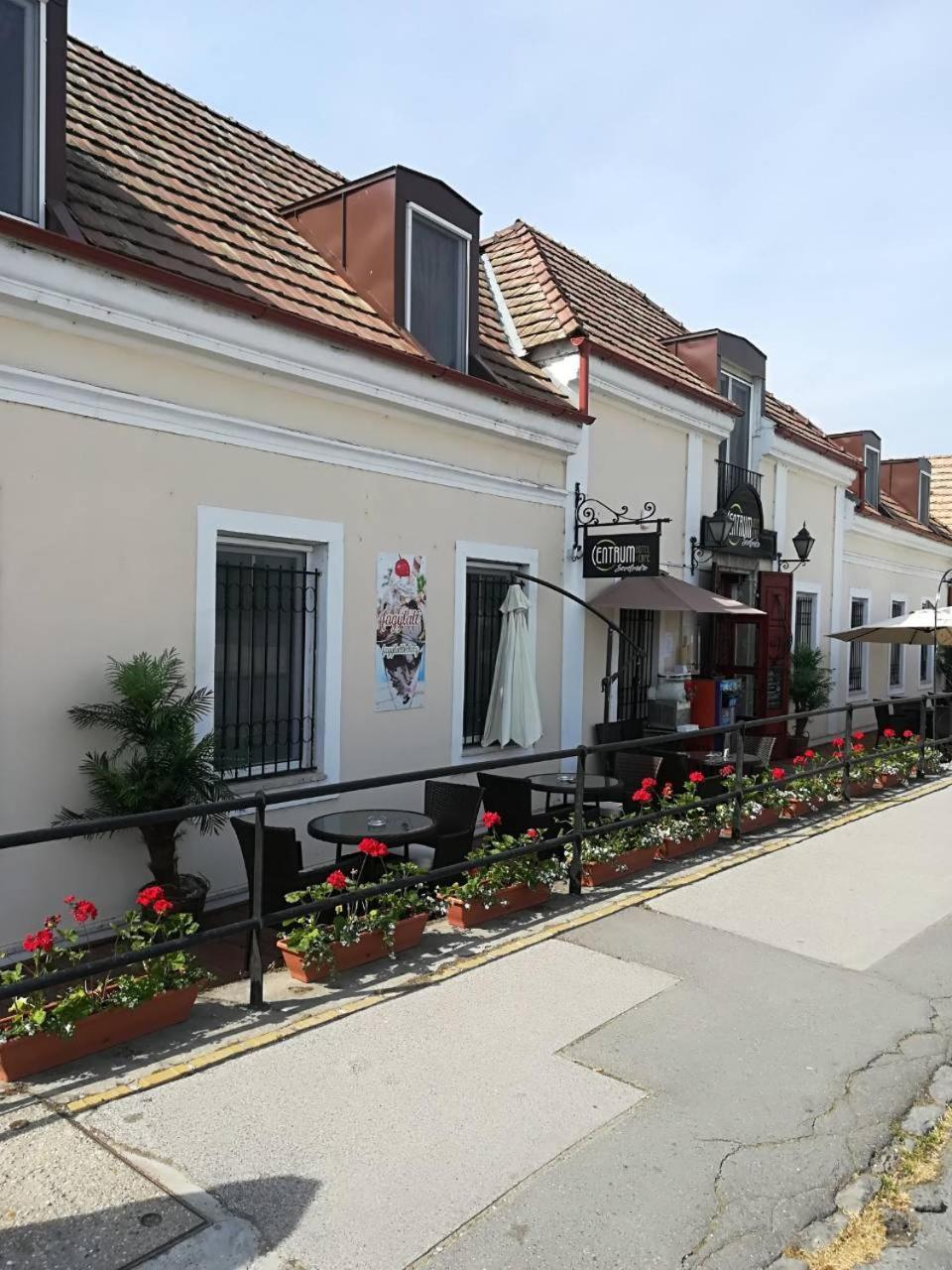 Centrum Panzio Szentendre Exterior foto